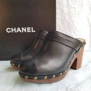CHANEL Size 9-9.5 US